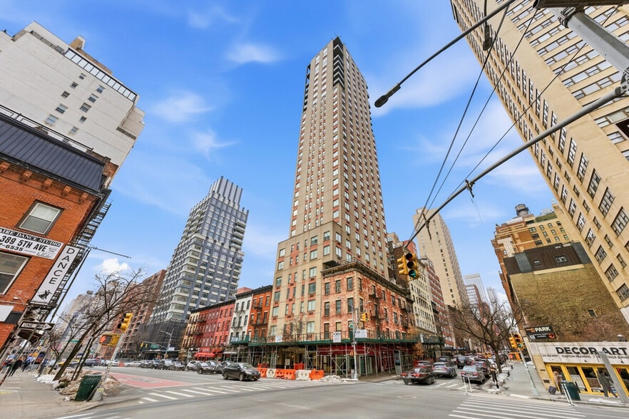 Building Photo - 123 Washington St