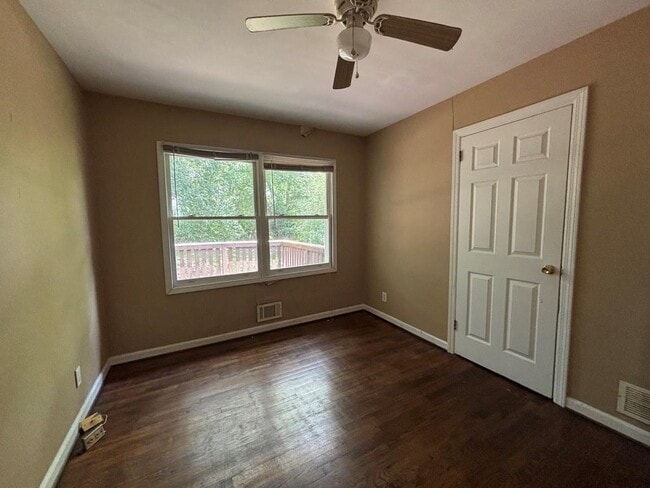 Building Photo - 2223 Dillard St