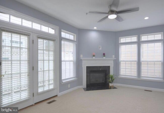 Building Photo - 422 Sheila St