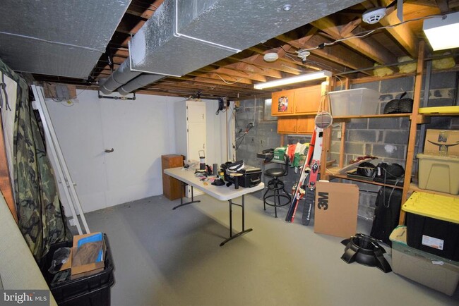 Building Photo - 8519 Wagon Wheel Rd