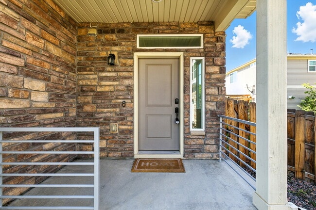 Building Photo - 3 Bedroom 2.5 Bathroom "Like-new" Single Family Home Immediately!