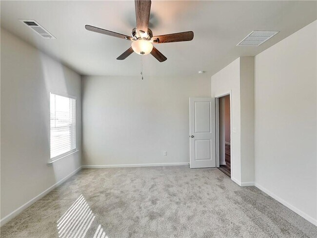 Building Photo - 1150 Amada Dr