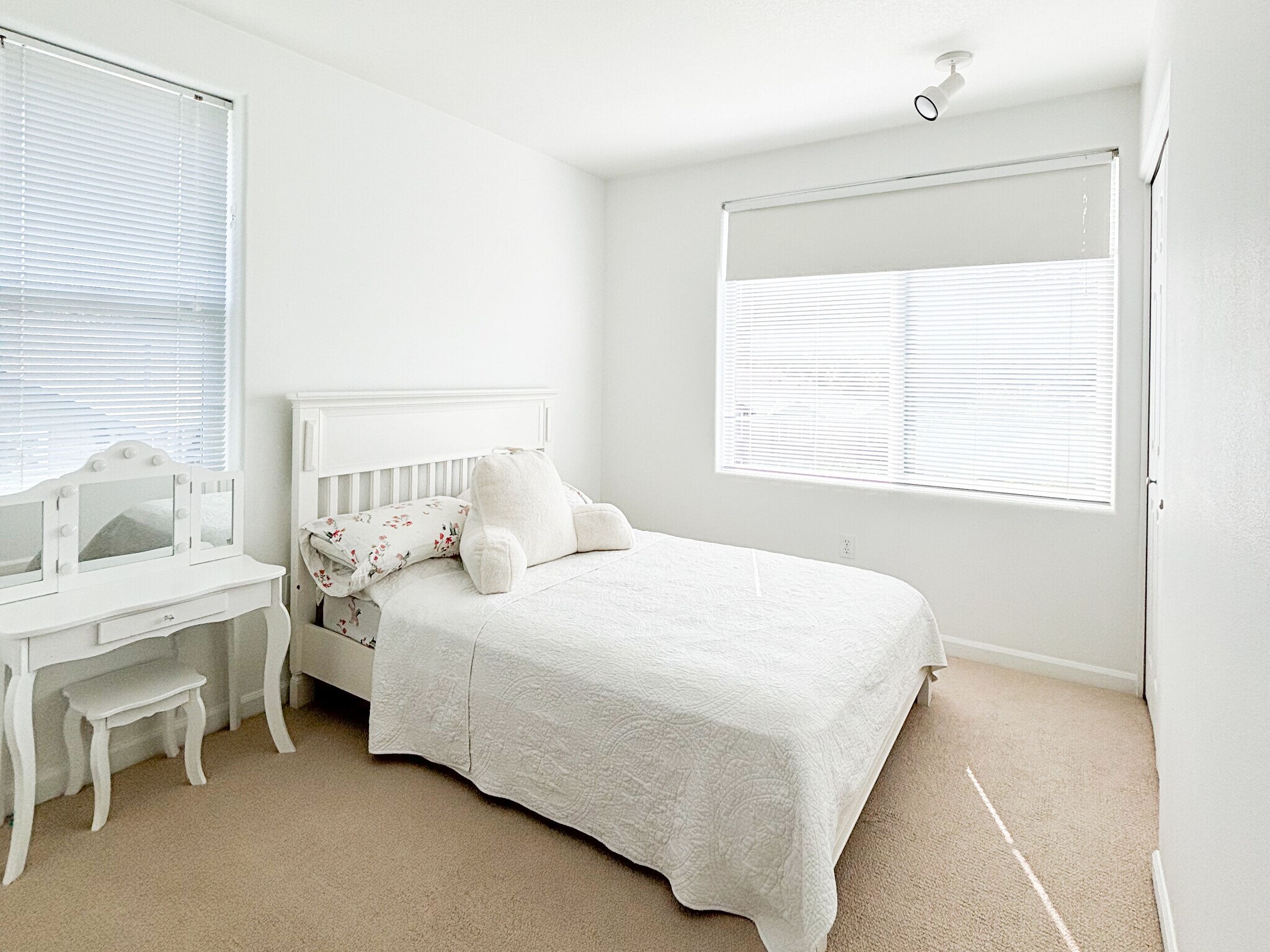 Bedroom 2 with two windows - 15458 SW Mallard Dr