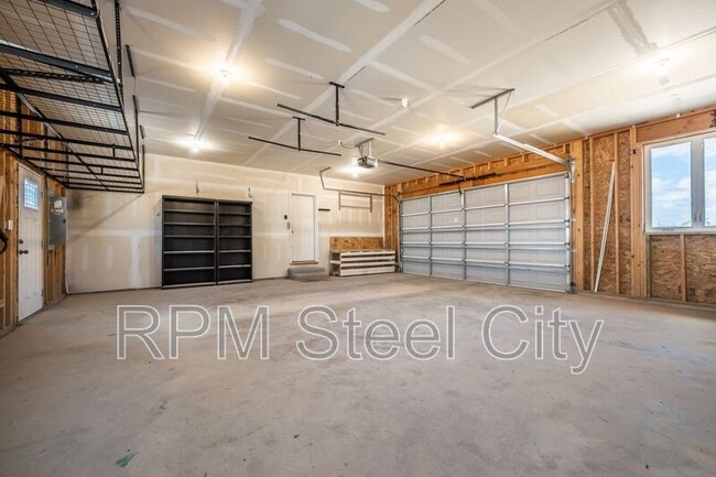 Building Photo - 868 E Sandusky Dr