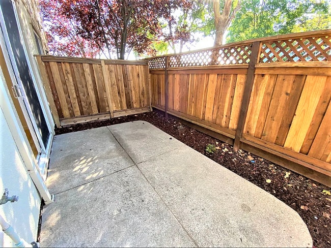 Building Photo - Dublin Townhouse with Solar!  3 Bed 2.5 Ba...