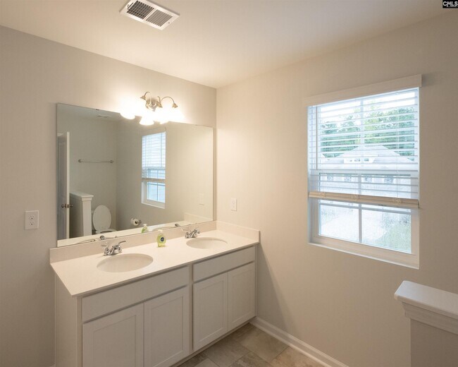 Building Photo - 643 Wooster Dr