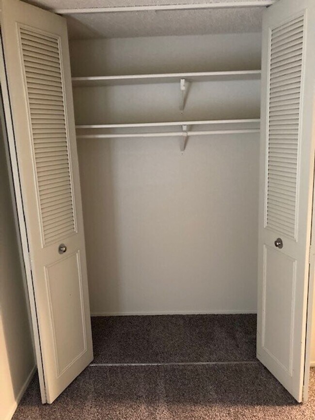 Building Photo - 3883 Colony Oaks Dr