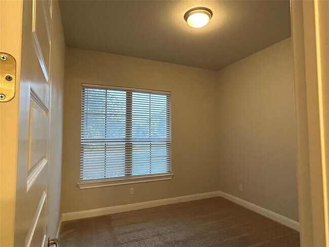 Building Photo - 3750 E Palm Valley Blvd