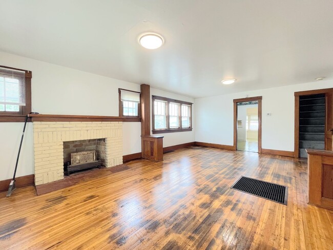 Building Photo - 3 bed 1 bath home