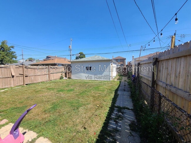 Building Photo - 6035 S Karlov Ave