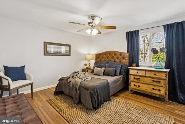 Building Photo - 5068 Macnamara Dr