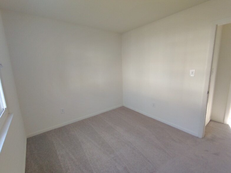 Building Photo - 600 Reusens Rd