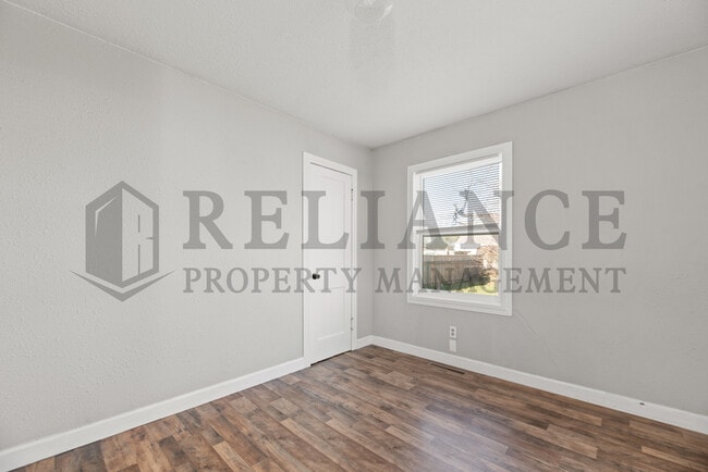 Building Photo - 1017 N Pershing St