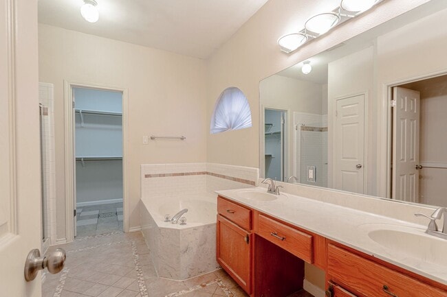 Building Photo - 1235 Blackthorn Dr