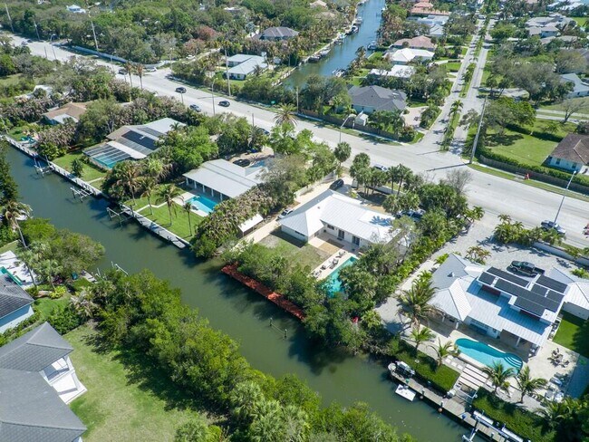 Building Photo - 527 E Causeway Blvd