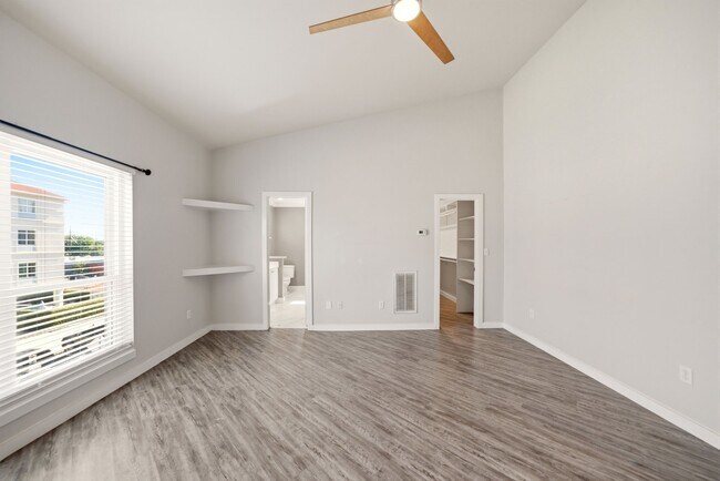 Building Photo - 913 Saulnier St