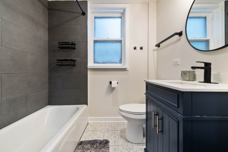 Building Photo - 2645 N Ridgeway Ave