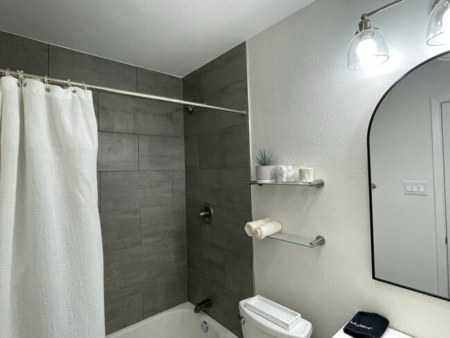 Building Photo - 10200 Quail Valley Blvd