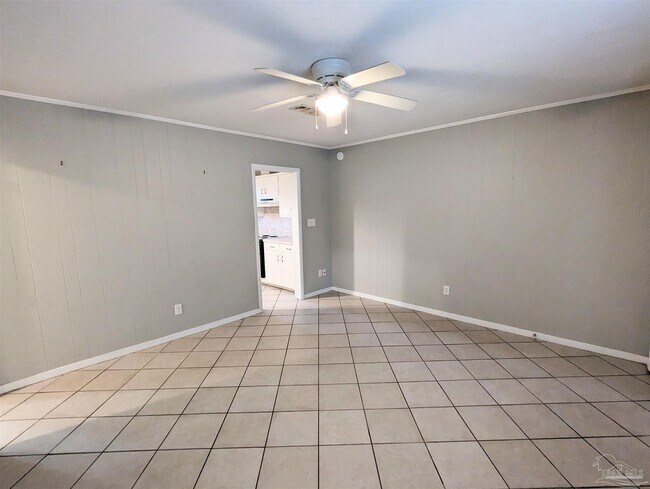 Building Photo - 5185 Hilltop Dr
