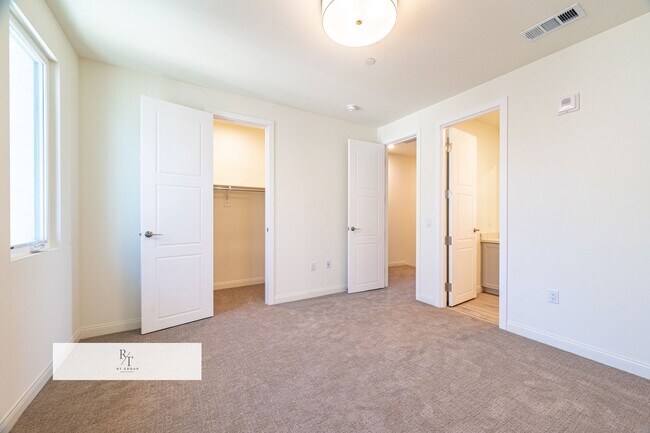 Building Photo - Whitmore Villas 170