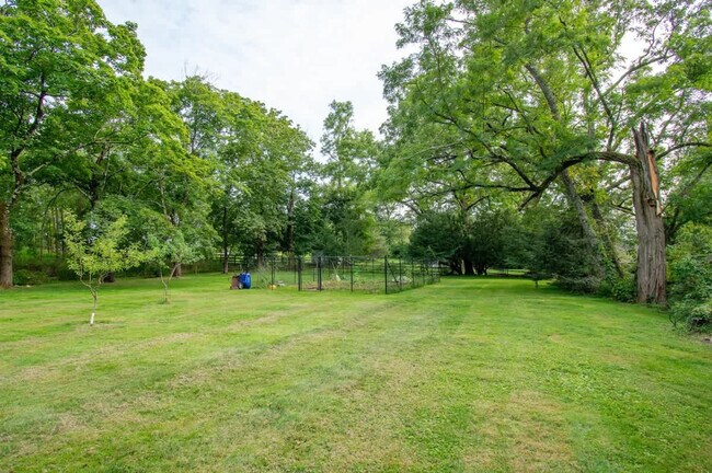 Building Photo - 1357 Canal Rd