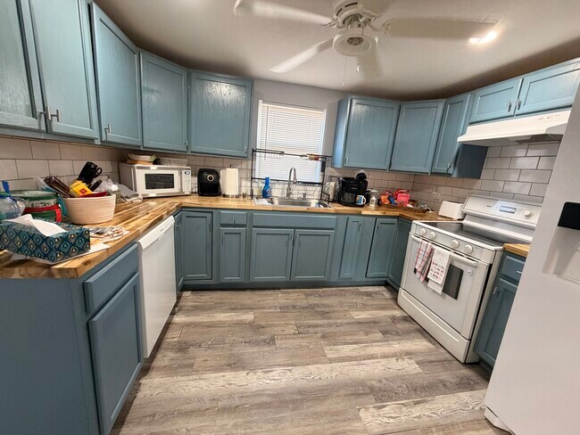 Building Photo - 4917 Andersonville Hwy