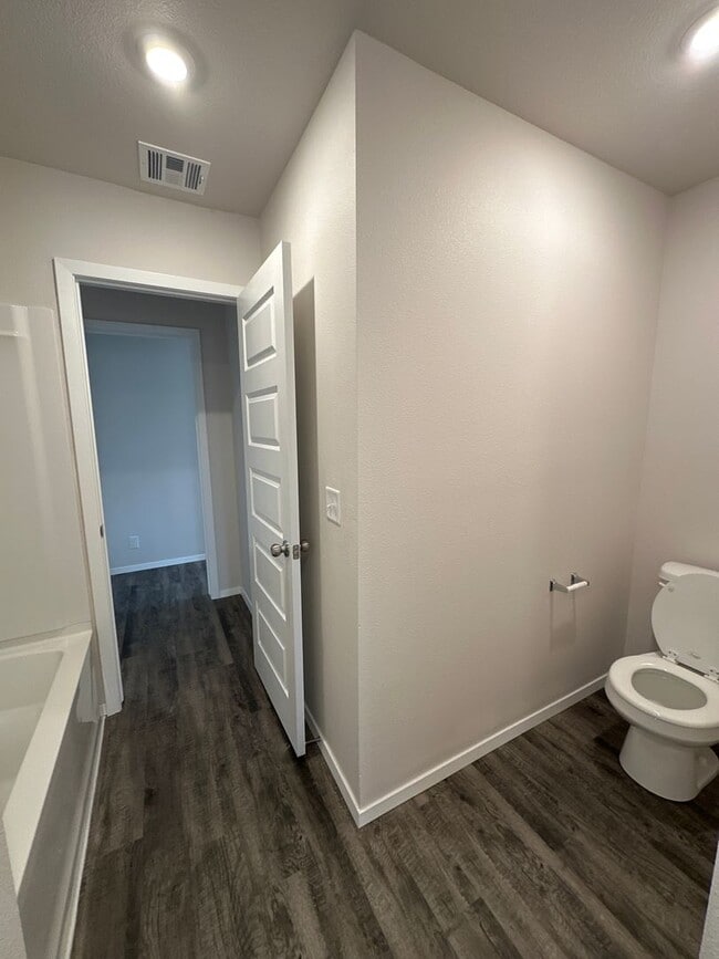 Building Photo - *Preleasing Now!*- Four Bedroom | Two Bath Home in Park Place