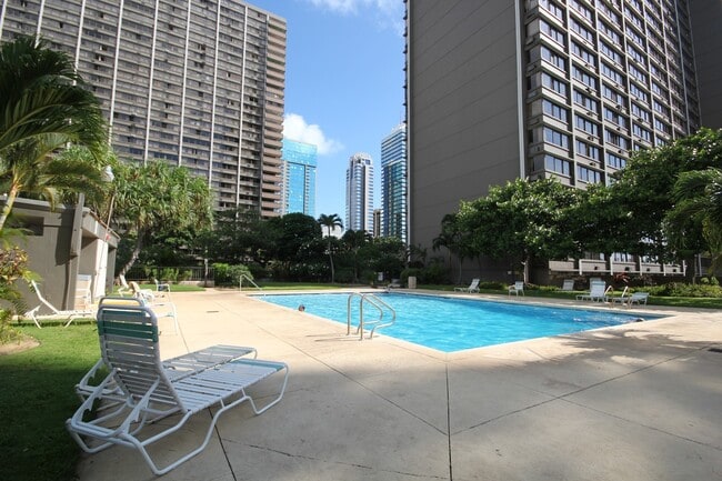 Building Photo - Kukui Plaza - 1 Bedroom, 1 Bath, 1 Parking...