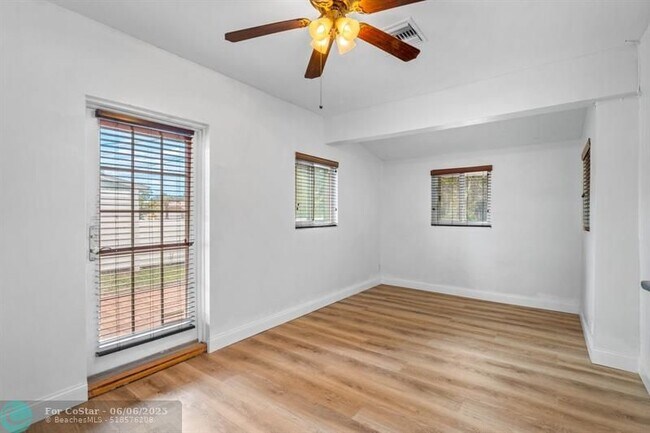 Building Photo - 4528 SW 28th Terrace