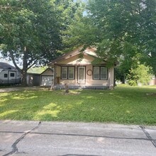 Building Photo - 1027 N Poplar St