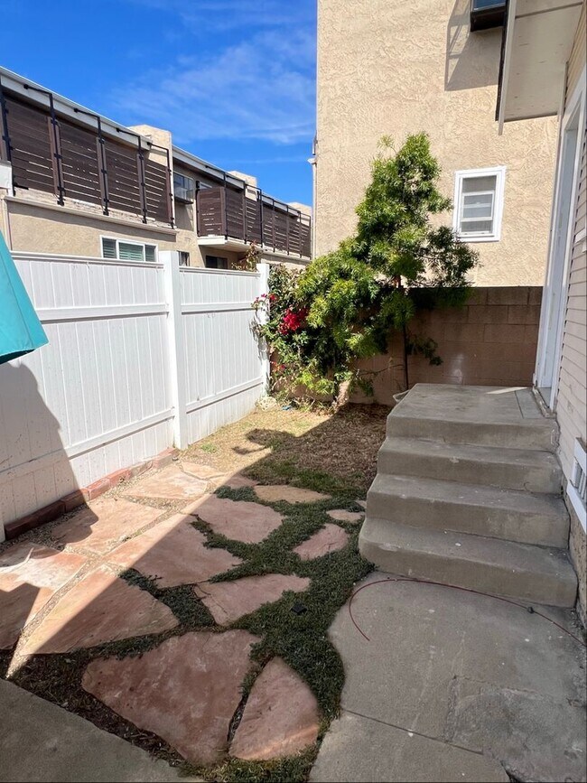 Building Photo - 108 S Guadalupe Ave