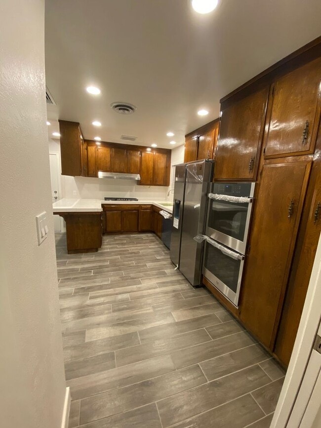 Building Photo - Updated 4 bed, 2 bath home with Dual Cooli...