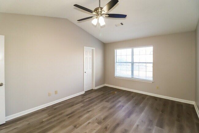 Building Photo - 180 Pine Ridge Ln