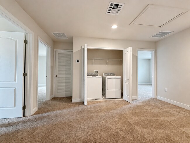 Building Photo - Spacious 6-Bedroom Home with 6.5 Baths in Haines City!