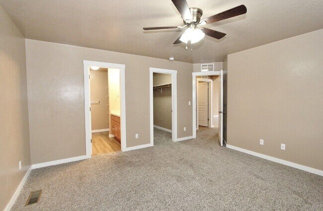 Building Photo - Spacious Single-Level Home on Cul-De-Sac