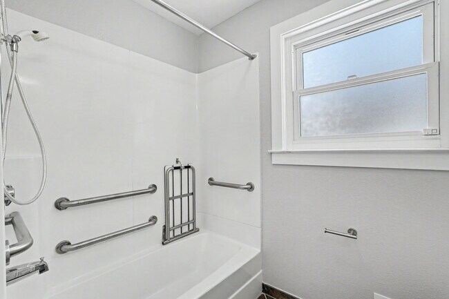Building Photo - 3143 Shriver Dr
