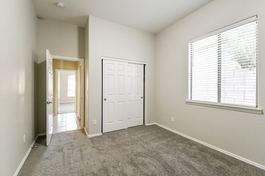 Building Photo - 6805 W Lariat Ln