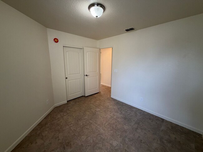 Building Photo - Beautiful Updated Home