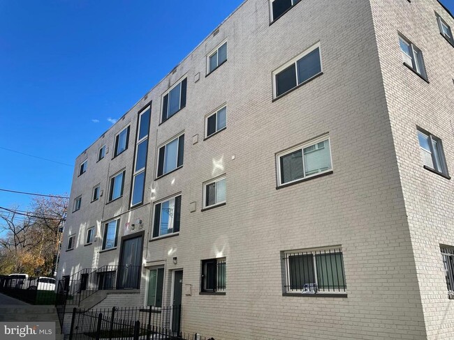 Building Photo - 330 63rd St NE