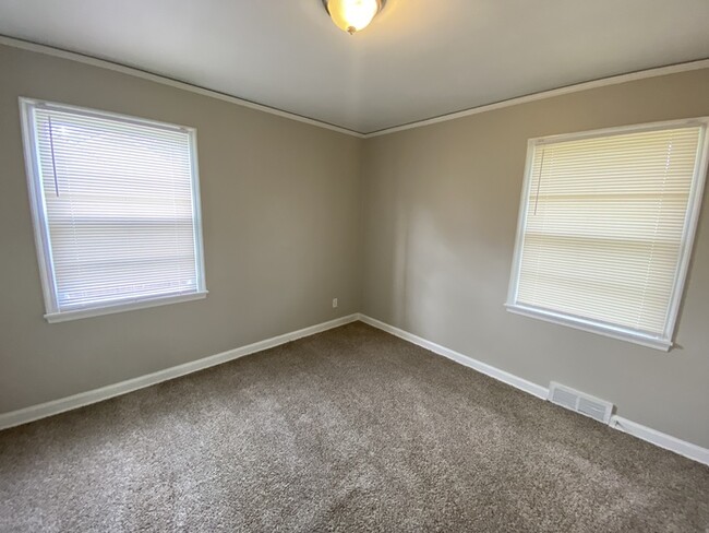 Building Photo - 1064 E Shelby Dr Memphis, TN 38116