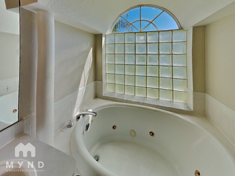 Building Photo - 7026 Captiva Cir