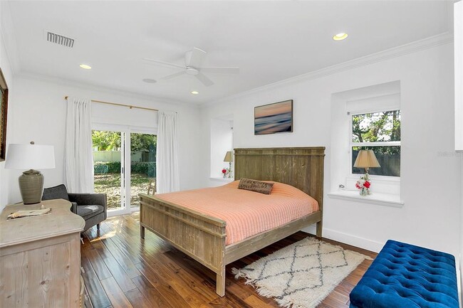 Building Photo - 1640 Palm Ave