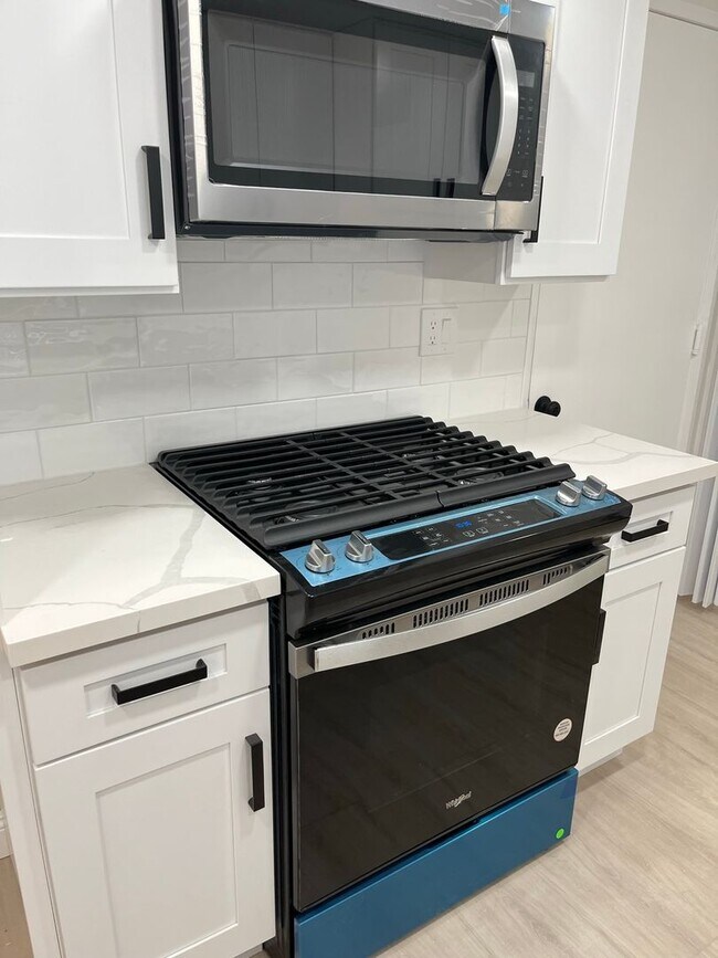 Building Photo - 784