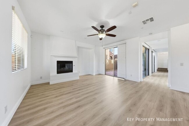 Building Photo - 956 Via Canale Dr