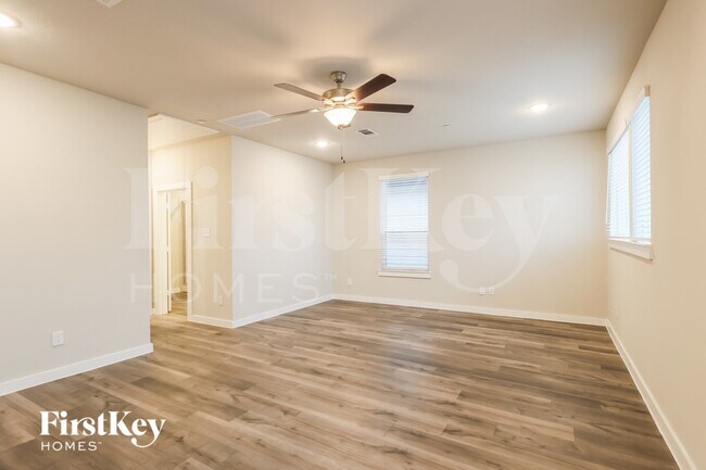 Building Photo - 345 N Centro Cir