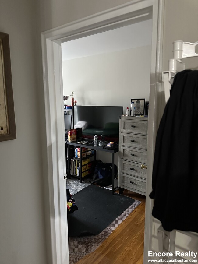 Building Photo - 65 Chiswick Rd