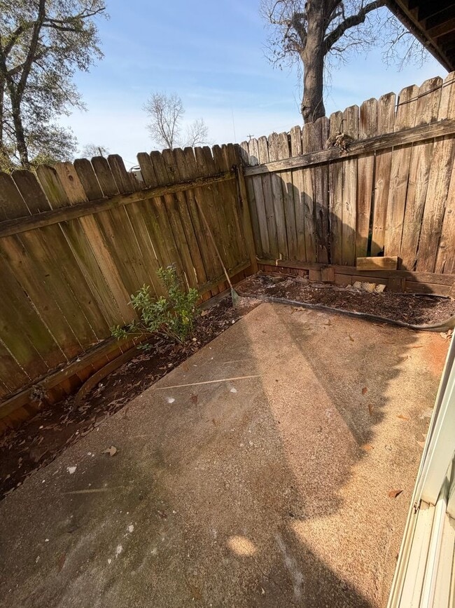 Building Photo - 1 bedroom - Gazebo- Near SFA