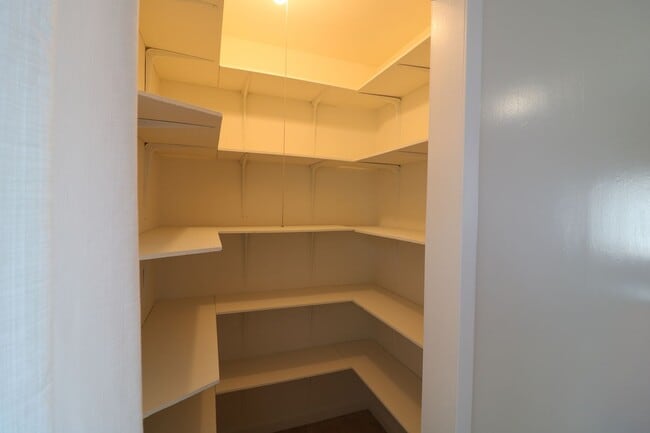 Building Photo - 4/Bedroom  Home for Lease in West Hills!