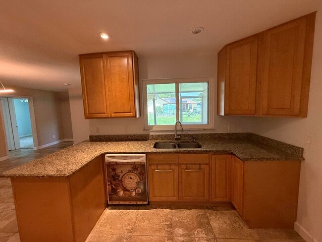 Building Photo - 1143 SE Sabina Ln