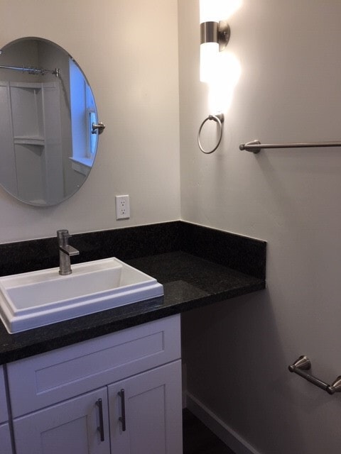 Building Photo - Creekside Frontage, Walk to town, Downstairs Apartment in Duplex